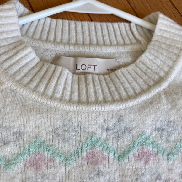 Loft crew neck Sweater white with pink , gray , blue , yellow beautiful pattern - Picture 9 of 13